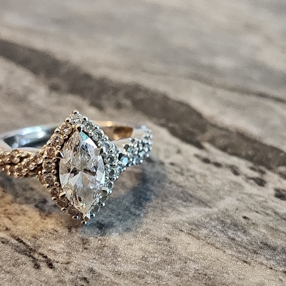 Wedding ring - Picture 2 of 4